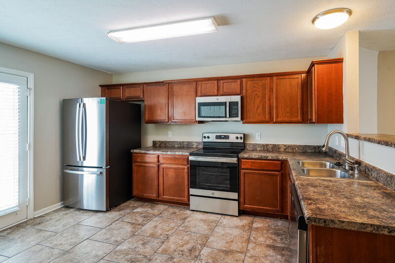 1,585/Mo, 8013 Logan Dr La Vergne, TN 37086 Kitchen View 2