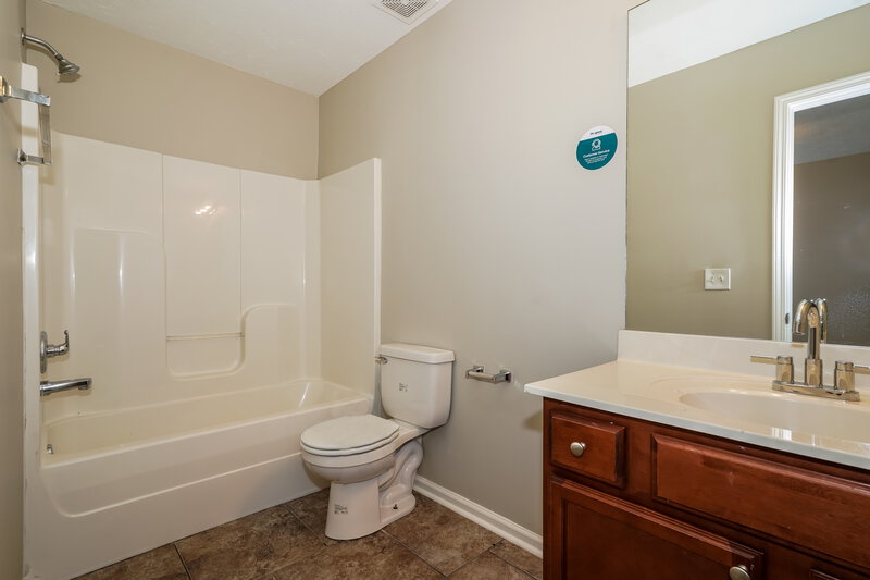 1,585/Mo, 8013 Logan Dr La Vergne, TN 37086 Bathroom View