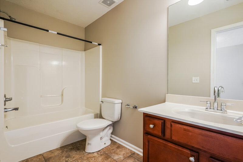 1,590/Mo, 8013 Logan Dr La Vergne, TN 37086 Bathroom View