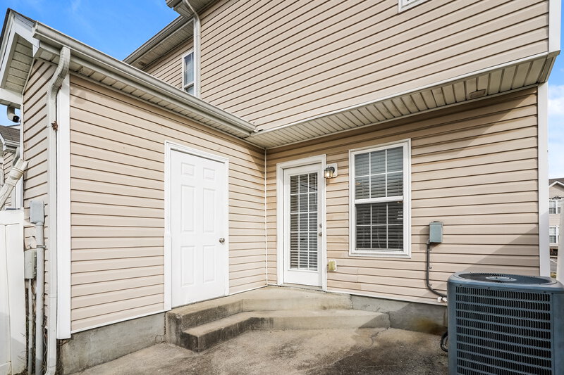 1,590/Mo, 8013 Logan Dr La Vergne, TN 37086 Rear View