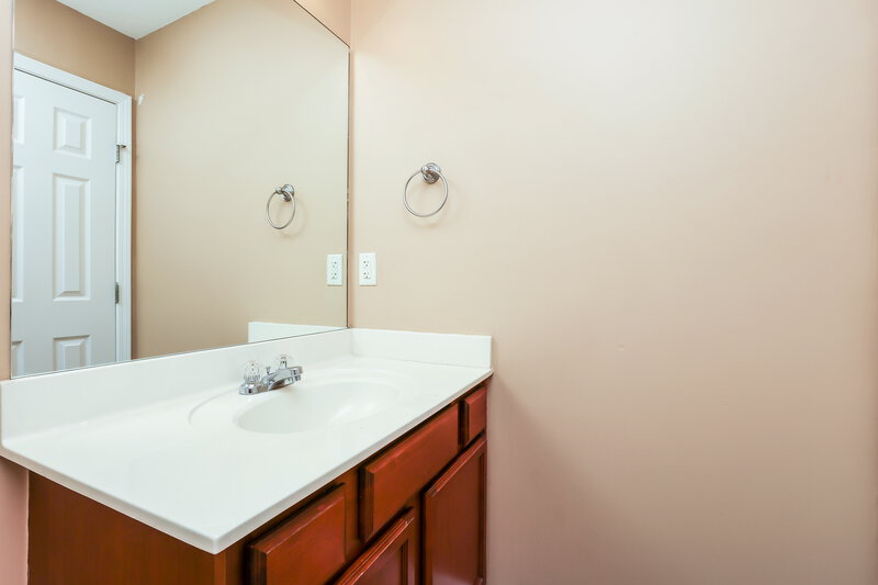 1,585/Mo, 8013 Logan Dr La Vergne, TN 37086 Bathroom View 3