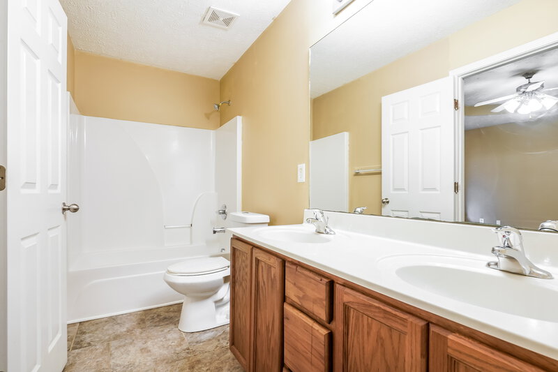 1,870/Mo, 1387 E Nir Shreibman Blvd La Vergne, TN 37086 Misc View 10