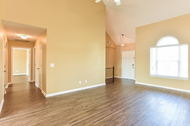 2,650/Mo, 1108 Harmony Ln La Vergne, TN 37086 Living Room View 2