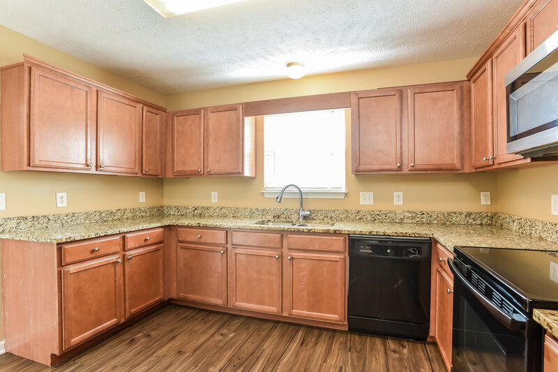2,650/Mo, 1108 Harmony Ln La Vergne, TN 37086 Kitchen View 2