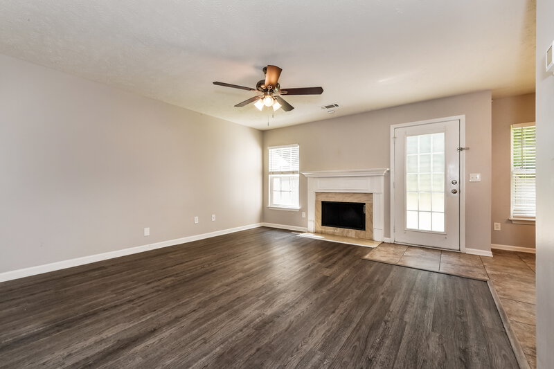 1,985/Mo, 1391 E Nir Shreibman Blvd La Vergne, TN 37086 Living Room View 2