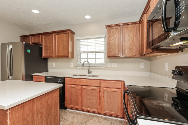 1,900/Mo, 1391 E Nir Shreibman Blvd La Vergne, TN 37086 Kitchen View 3