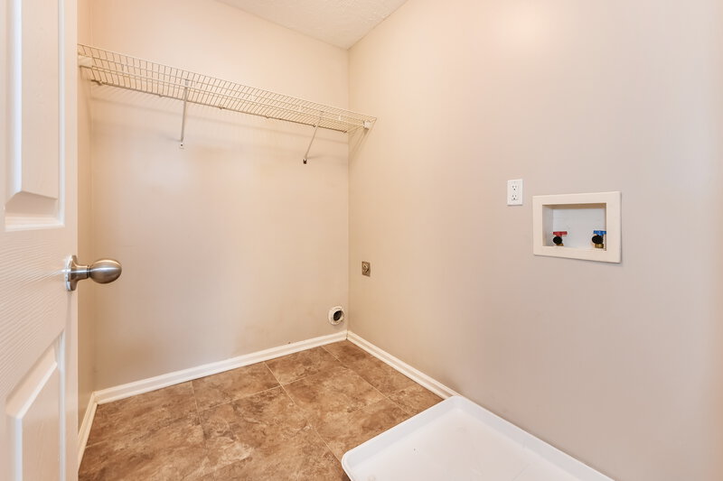 1,985/Mo, 1391 E Nir Shreibman Blvd La Vergne, TN 37086 Laundry Room View