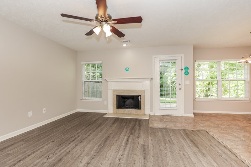 1,900/Mo, 1391 E Nir Shreibman Blvd La Vergne, TN 37086 Family Room View