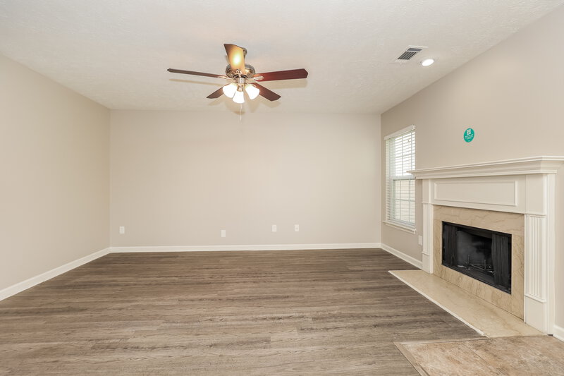 1,900/Mo, 1391 E Nir Shreibman Blvd La Vergne, TN 37086 Family Room View 2
