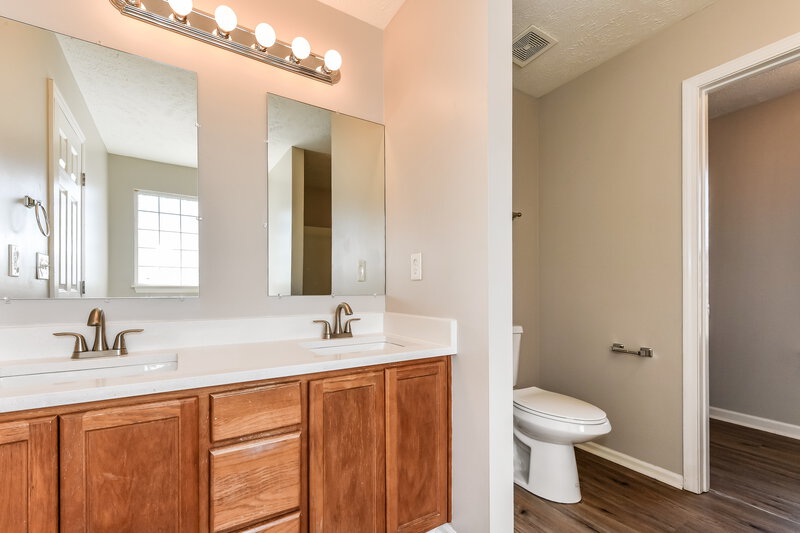 1,985/Mo, 1391 E Nir Shreibman Blvd La Vergne, TN 37086 Main Bathroom View