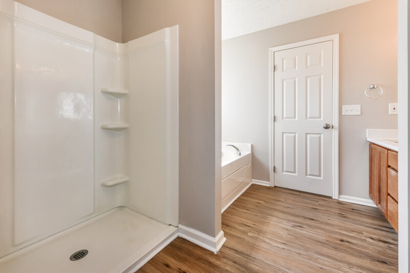 1,985/Mo, 1391 E Nir Shreibman Blvd La Vergne, TN 37086 Main Bathroom View 2
