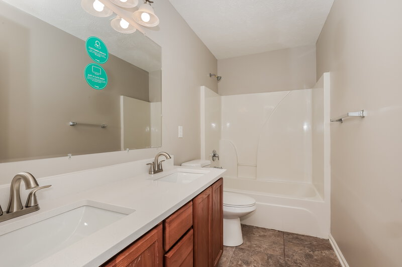 1,900/Mo, 1391 E Nir Shreibman Blvd La Vergne, TN 37086 Bathroom View