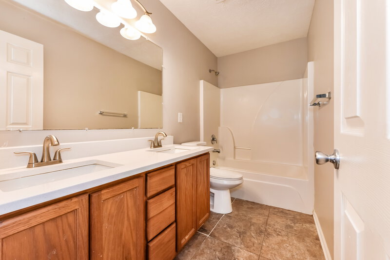 1,985/Mo, 1391 E Nir Shreibman Blvd La Vergne, TN 37086 Bathroom View