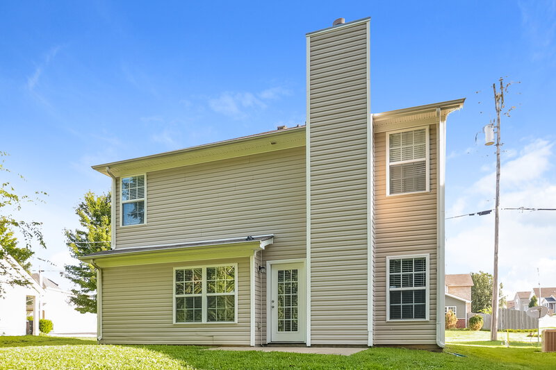 1,900/Mo, 1391 E Nir Shreibman Blvd La Vergne, TN 37086 Rear View