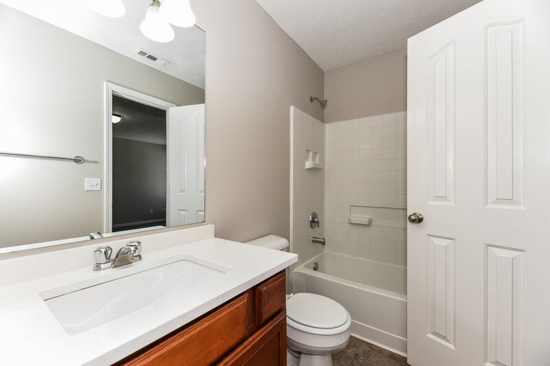 2,025/Mo, 1104 Modesto Ct La Vergne, TN 37086 Main Bathroom View