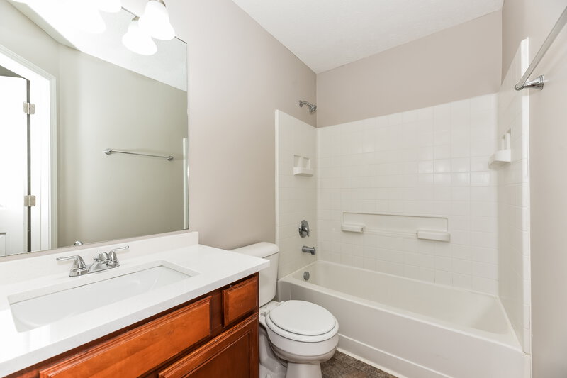 2,025/Mo, 1104 Modesto Ct La Vergne, TN 37086 Bathroom View