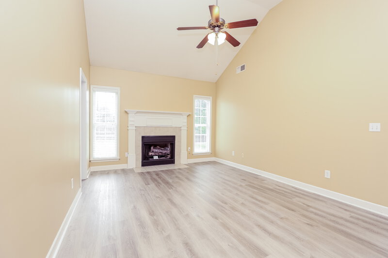 2,240/Mo, 119 Howard Woody Dr La Vergne, TN 37086 Living Room View 2