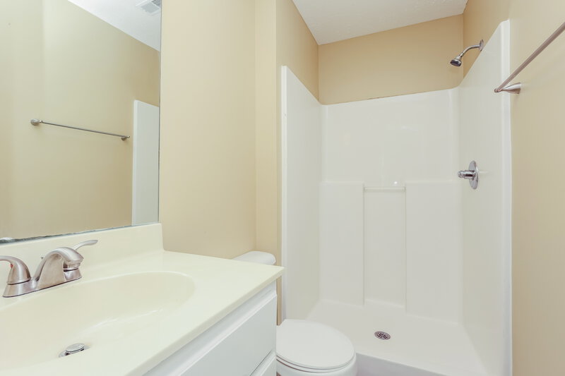 2,240/Mo, 119 Howard Woody Dr La Vergne, TN 37086 Bathroom View