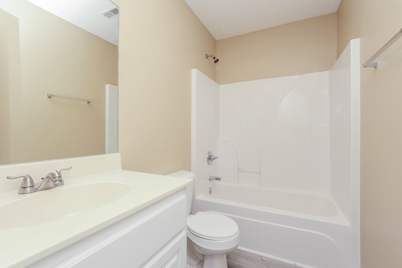 2,240/Mo, 119 Howard Woody Dr La Vergne, TN 37086 Bathroom View 2
