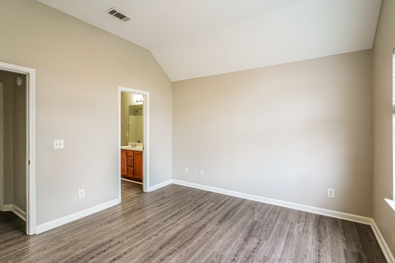 1,570/Mo, 8033 Logan Dr La Vergne, TN 37086 Main Bedroom View 2