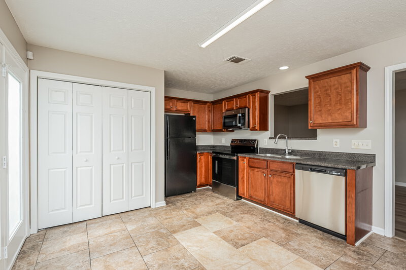 1,770/Mo, 602 Nixon Way La Vergne, TN 37086 Kitchen View