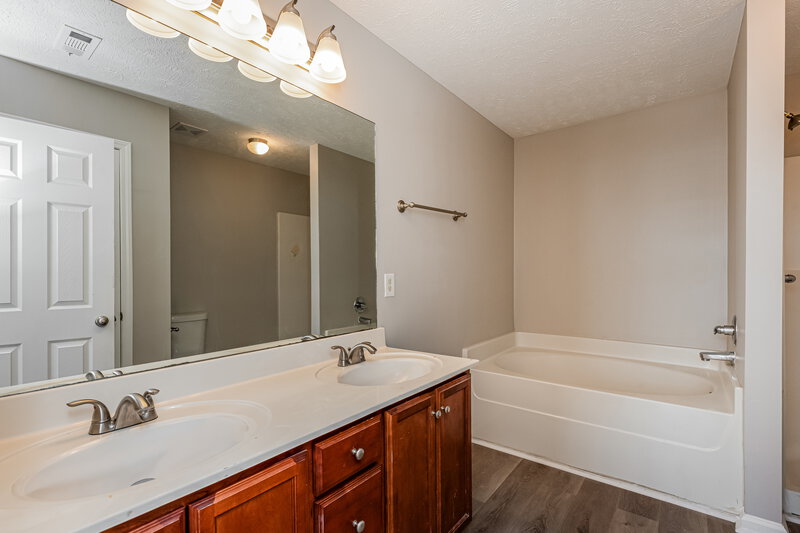 1,770/Mo, 602 Nixon Way La Vergne, TN 37086 Main Bathroom View