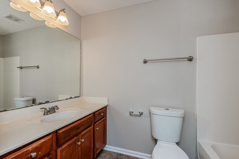 1,770/Mo, 602 Nixon Way La Vergne, TN 37086 Bathroom View