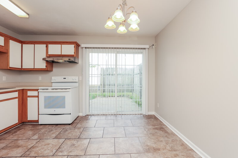 1,630/Mo, 4080 Nir Shreibman Blvd Apt 7 La Vergne, TN 37086 Dining Room View 2