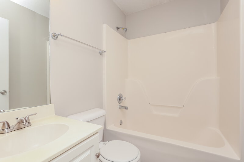 1,630/Mo, 4080 Nir Shreibman Blvd Apt 7 La Vergne, TN 37086 Bathroom View 2