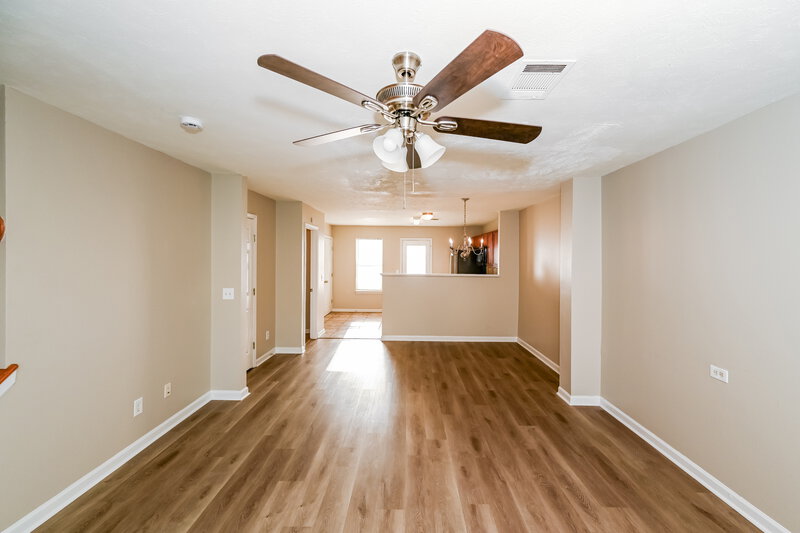 1,835/Mo, 8021 Logan Dr La Vergne, TN 37086 Living Room View 5