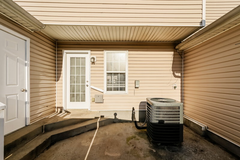 1,835/Mo, 8021 Logan Dr La Vergne, TN 37086 Rear View