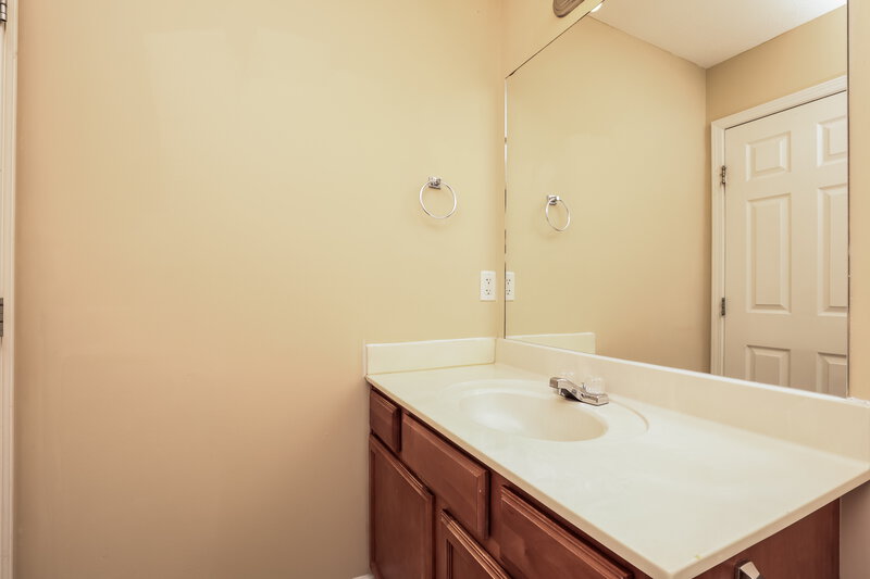 2,240/Mo, 8026 Logan Dr La Vergne, TN 37086 Bathroom View 2