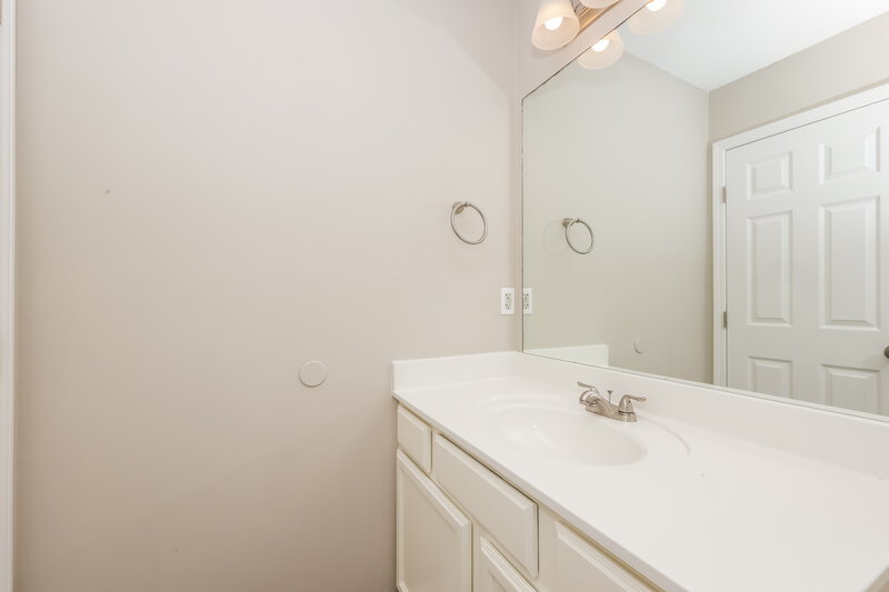 1,610/Mo, 8030 Logan Dr La Vergne, TN 37086 Bathroom View