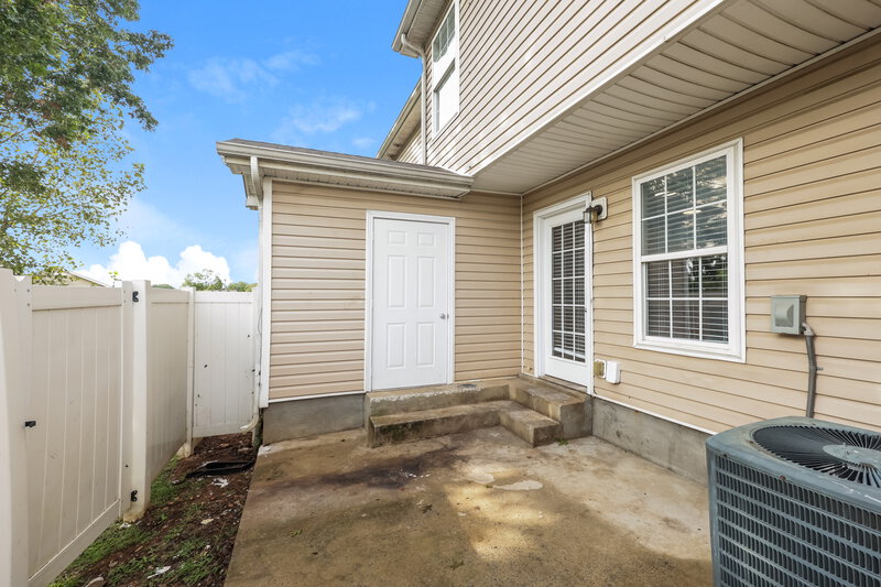 1,610/Mo, 8030 Logan Dr La Vergne, TN 37086 Rear View