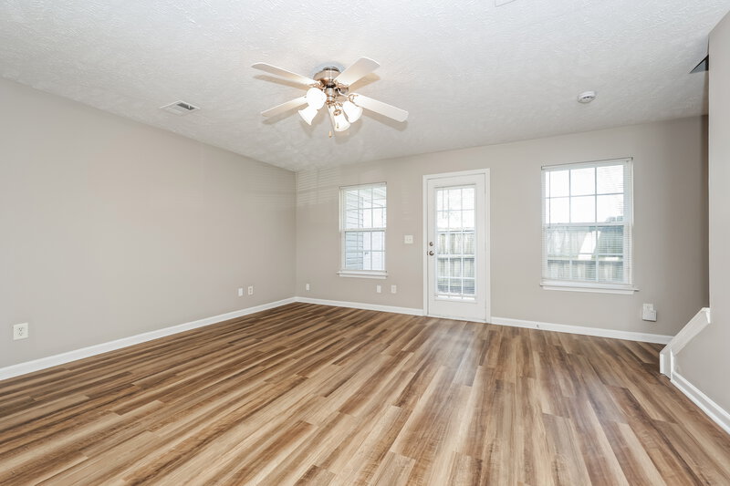 1,900/Mo, 4060 George Buchanan Dr La Vergne, TN 37086 Living Room View 2