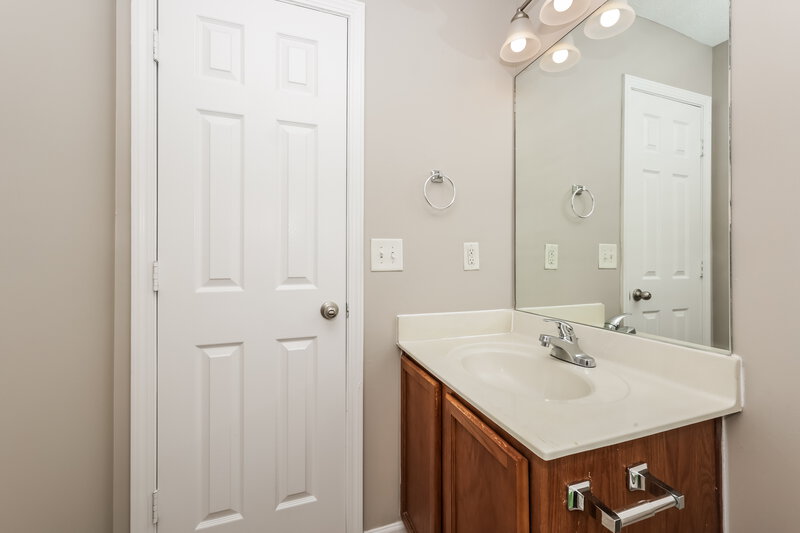 1,900/Mo, 4060 George Buchanan Dr La Vergne, TN 37086 Main Bathroom View 2