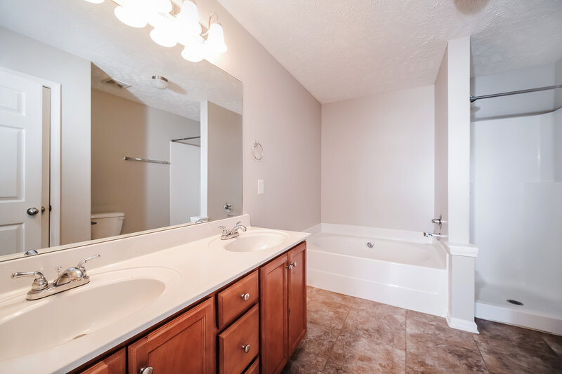 1,755/Mo, 104 David Bolin Dr La Vergne, TN 37086 Main Bathroom View