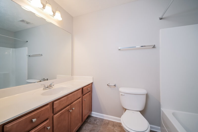 1,755/Mo, 104 David Bolin Dr La Vergne, TN 37086 Bathroom View