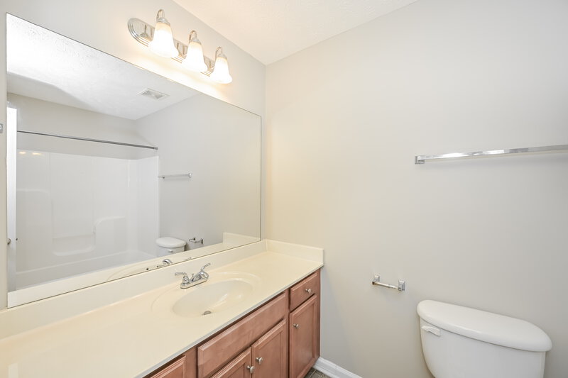 1,735/Mo, 104 David Bolin Dr La Vergne, TN 37086 Bathroom View