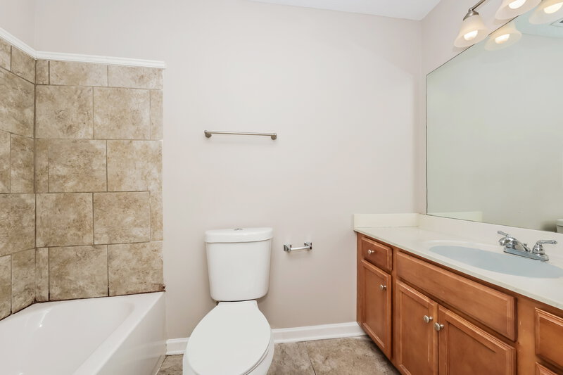 2,040/Mo, 118 David Bolin Dr La Vergne, TN 37086 Bathroom View