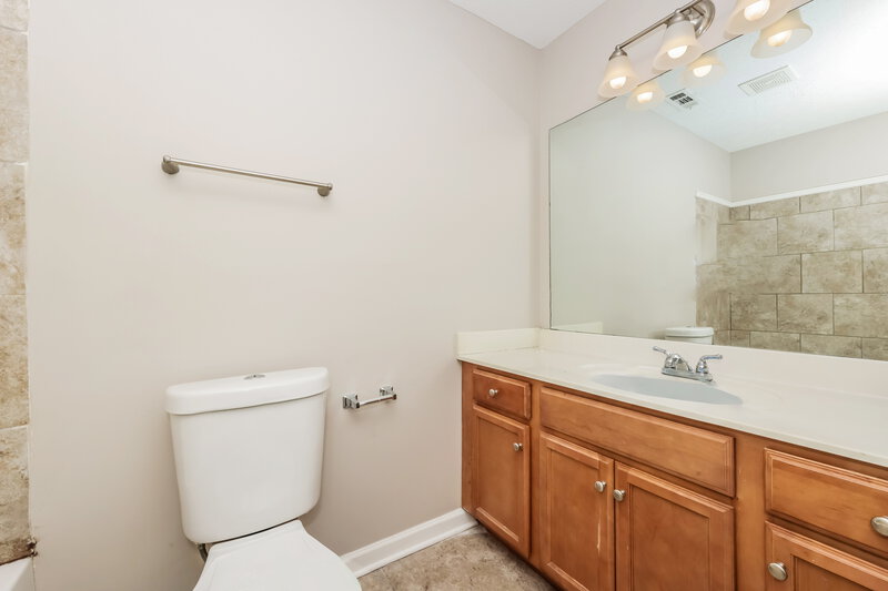 2,040/Mo, 118 David Bolin Dr La Vergne, TN 37086 Bathroom View 2