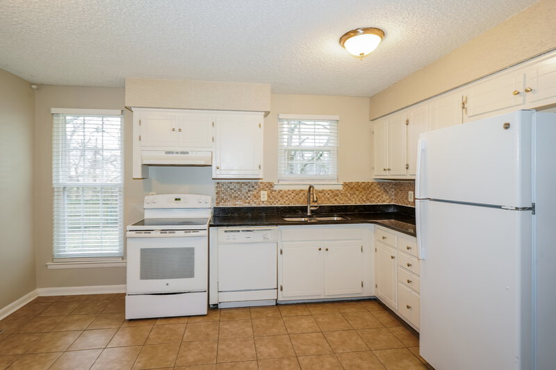 1,820/Mo, 152 Brookridge Dr La Vergne, TN 37086 Kitchen View