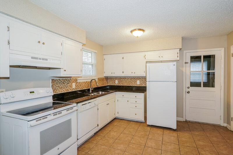 1,820/Mo, 152 Brookridge Dr La Vergne, TN 37086 Kitchen View 2