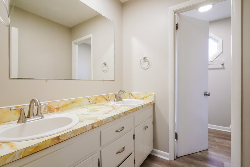 1,820/Mo, 152 Brookridge Dr La Vergne, TN 37086 Bathroom View