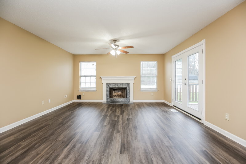 3,950/Mo, 165 Bill Stewart Blvd La Vergne, TN 37086 Living Room View