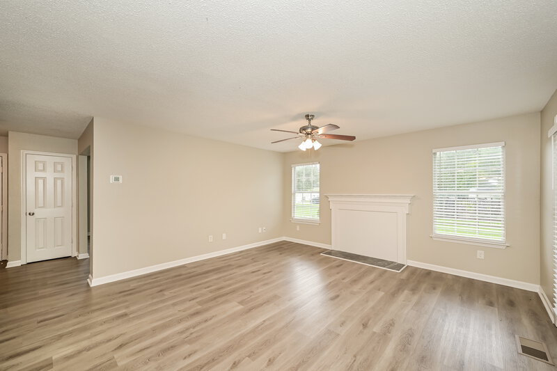 2,125/Mo, 165 Bill Stewart Blvd La Vergne, TN 37086 Living Room View