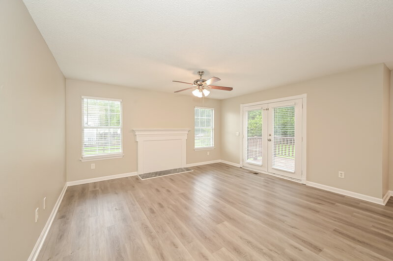 2,125/Mo, 165 Bill Stewart Blvd La Vergne, TN 37086 Living Room View 2