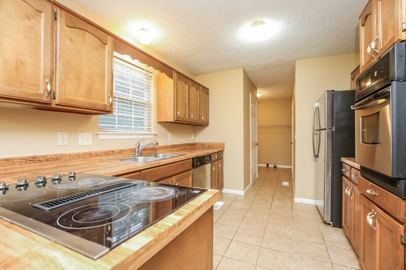 3,950/Mo, 165 Bill Stewart Blvd La Vergne, TN 37086 Kitchen View
