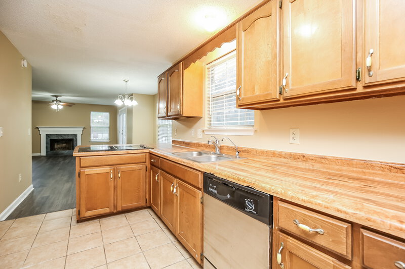 3,950/Mo, 165 Bill Stewart Blvd La Vergne, TN 37086 Kitchen View 2
