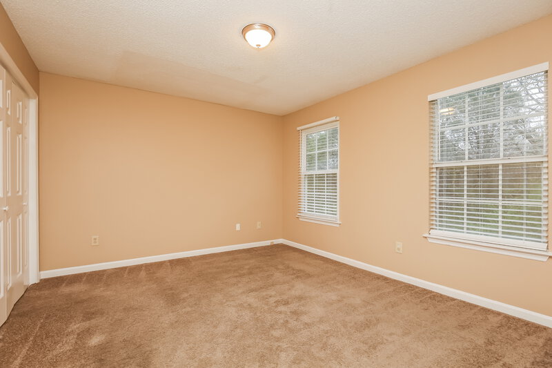 3,950/Mo, 165 Bill Stewart Blvd La Vergne, TN 37086 Family Room View 2